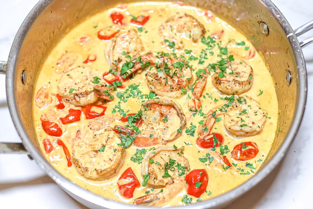 salmon and grits shrimp gravy in skillet